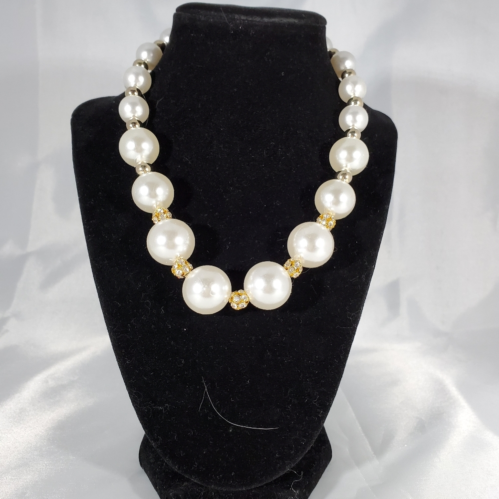 Single Strand Faux Pearl Necklace